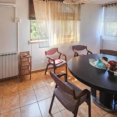 3 Bedroom Pet Friendly In Artatore شقة