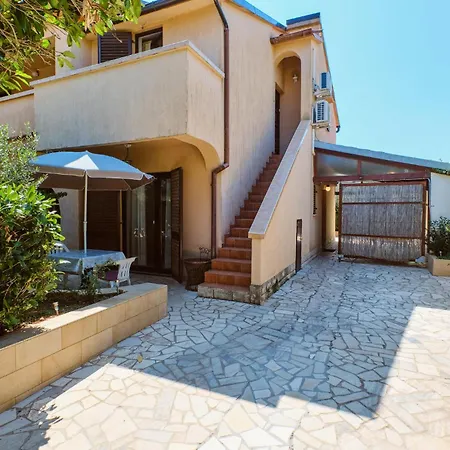 شقة 3 Bedroom Pet Friendly In Artatore