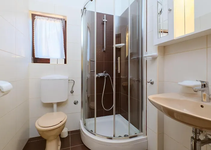 3 Bedroom Pet Friendly In Artatore Apartment Cunski