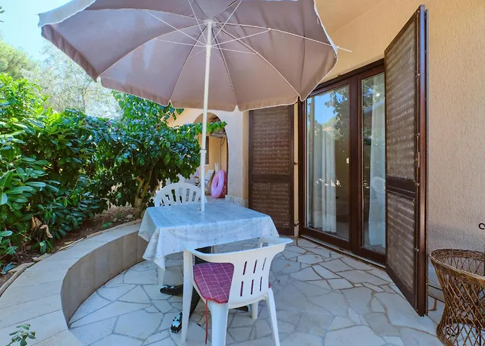 3 Bedroom Pet Friendly In Artatore Apartment Cunski