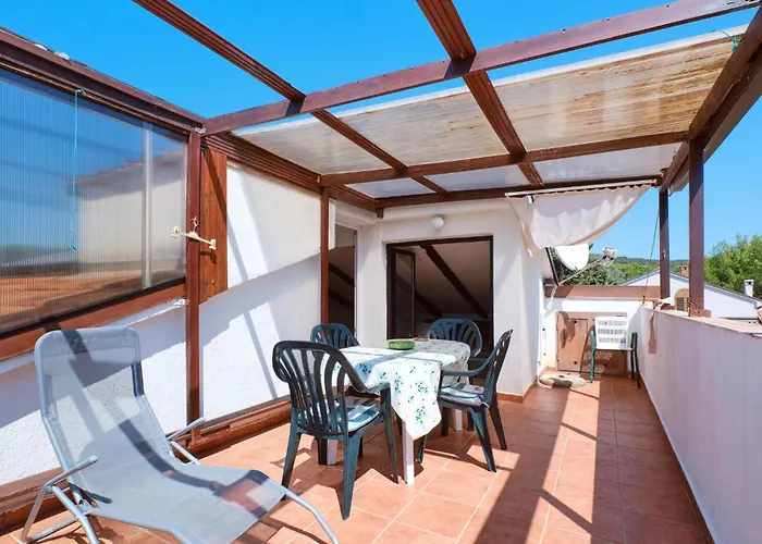 Apartment 3 Bedroom Pet Friendly In Artatore *