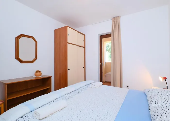 3 Bedroom Pet Friendly In Artatore Apartment *