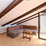Apartment 3 Bedroom Stunning In Artatore Cunski