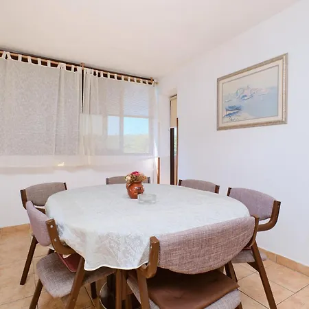 Pet Friendly In Artatore With Wifi Apartamento Čunski