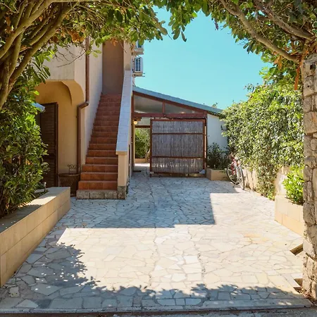 Apartamento Pet Friendly In Artatore With Wifi Čunski